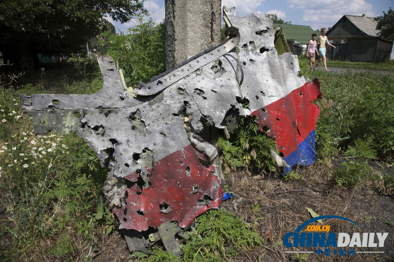 Verd?chtige Einschussl?cher auf MH17-Wrackteilen