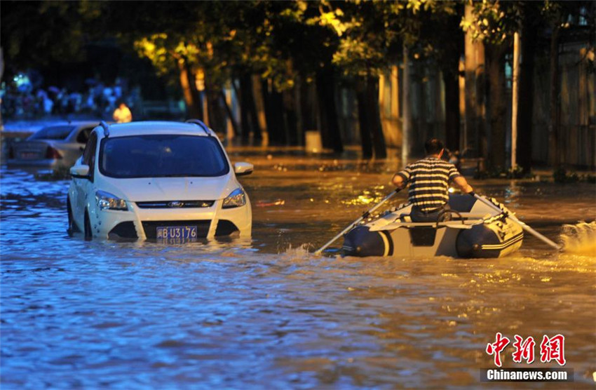 Taifun ?Matmo“ setzt Fuzhou unter Wasser