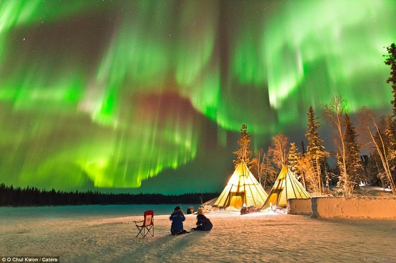 Polarlicht beleuchtet die Erde