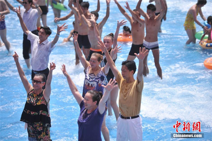 Volkstanz im Wasser