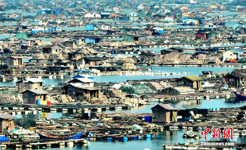 Zauberhaftes ?schwimmendes Dorf“ in Fujian