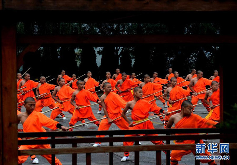 Kungfu-K?mpfer messen sich in Henan