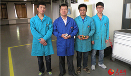 Der ?Luban-Knoten“ aus einer Aluminiumlegierung verbindet nicht nur die traditionelle chinesische Weisheit mit modernster deutscher Technik, er symbolisiert auch seit über 30 Jahren die Zusammenarbeit zwischen China und Deutschland bei der Berufsausbildung.