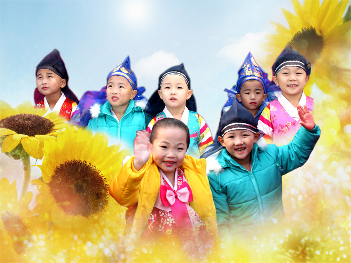 Glückliche Gesichter auf Nordkoreas Reiseportal