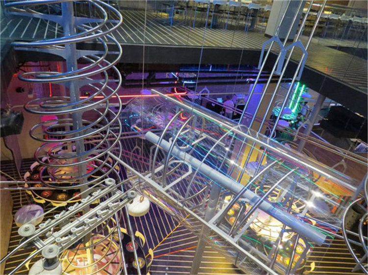 Weltgr??tes Rollercoaster-Restaurant in Abu Dhabi