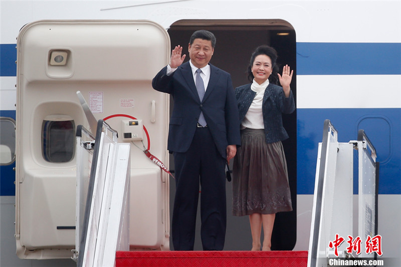 Staatspr?sident Xi und seine Ehefrau Peng treffen in Macao ein