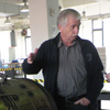 ?Blue Collar” im Sinkflug??Wissen alleine genügt nicht, sondern Du musst es k?nnen!“ Rudolf Jany wei?, wovon er spricht. Seit 2011 versucht der langj?hrige Airbus-Ausbilder das deutsche Ausbildungsmodell in Tianjin zu f?rdern.