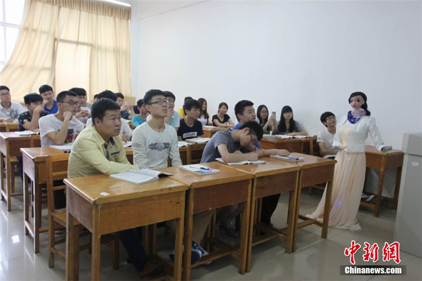 Roboter unterrichtet an Hochschule in Jiangxi