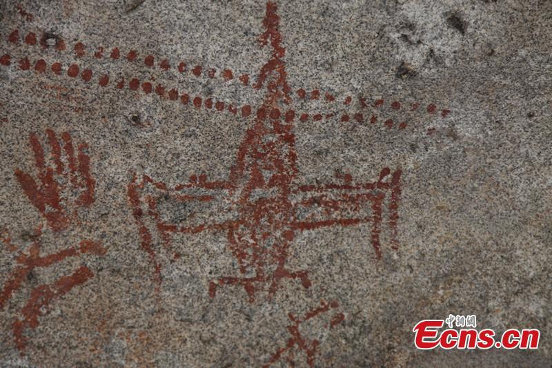 Mysteri?se Felseinmei?elungen in Xinjiang erinnern an Flugzeug