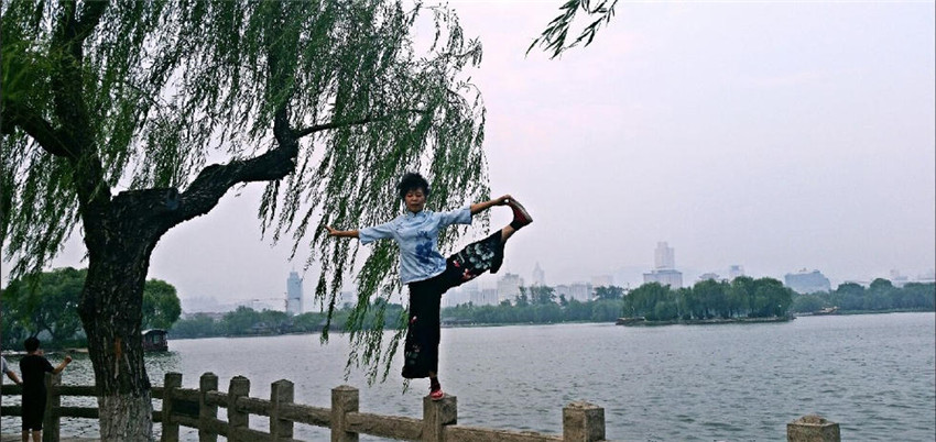 Die Balancek?nigin vom Daming-See