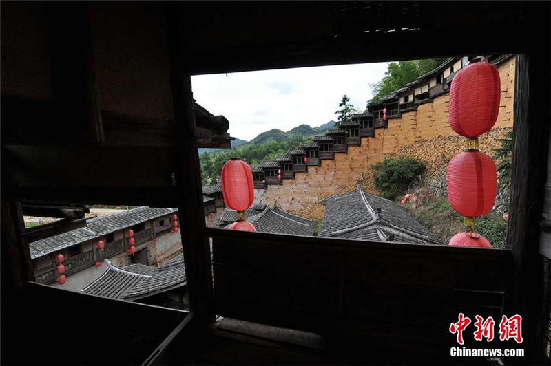 Der irdene ?Potala“ von Anliang 