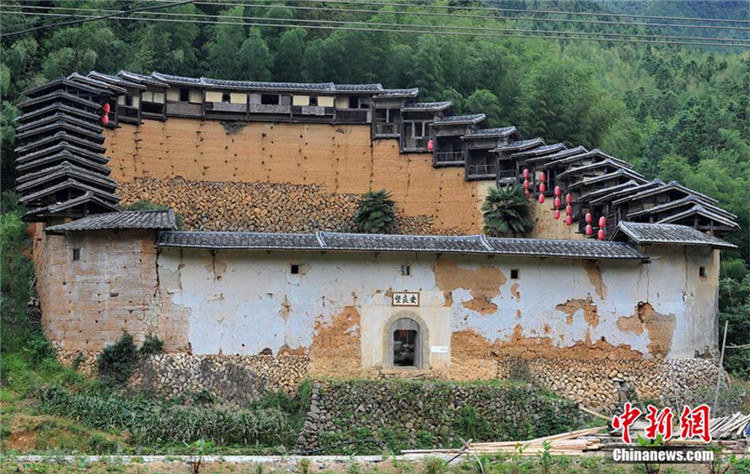 Der irdene ?Potala“ von Anliang 