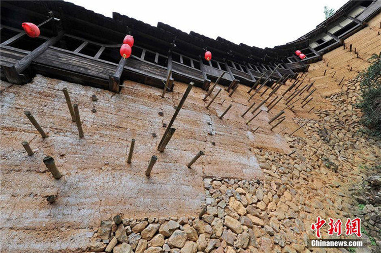 Der irdene ?Potala“ von Anliang 