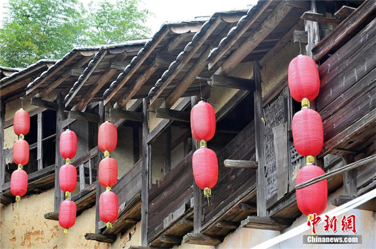 Der irdene ?Potala“ von Anliang 