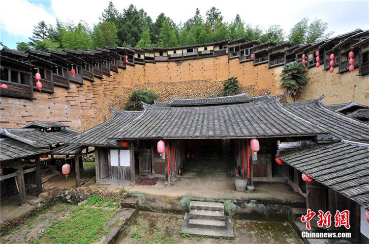 Der irdene ?Potala“ von Anliang 