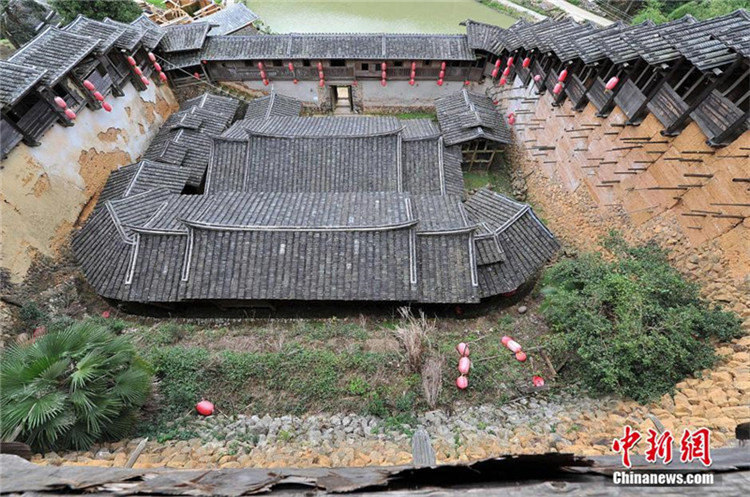 Der irdene ?Potala“ von Anliang 