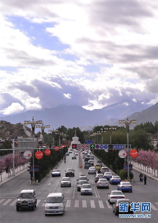 Acht Symbole der 50-j?hrigen Verkehrsentwicklung von Tibet