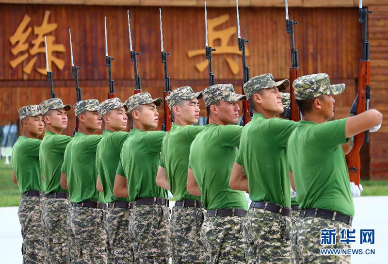 Ausl?ndische Soldaten üben für die Parade