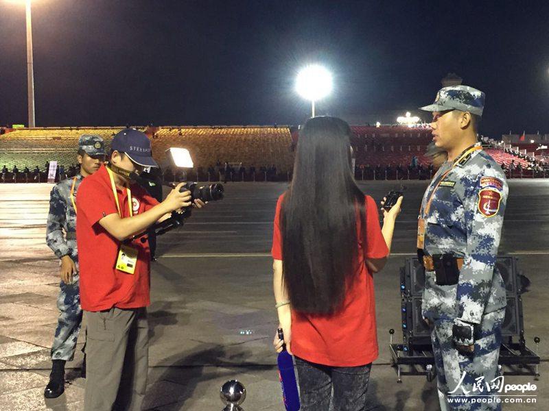 People’s Daily Online übertr?gt die Parade auf dem Tiananmen