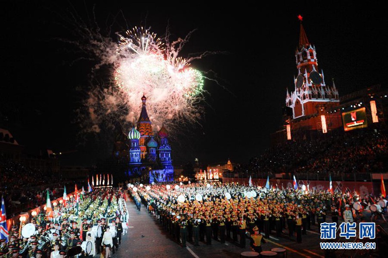 Chinesische Garde-Soldatinnen gl?nzen auf russischem Musikfest
