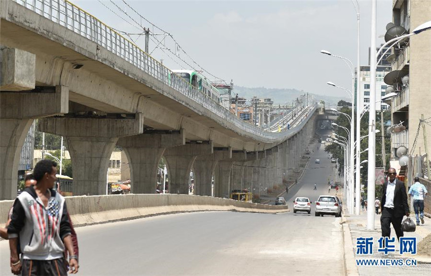 Erste von China gebaute moderne S-Bahn in Afrika