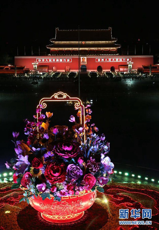 Riesiges Blumenbeet auf dem Tiananmen-Platz