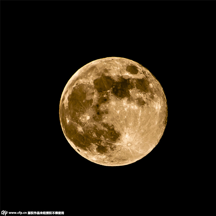 Supergro?er Vollmond über Chinas Himmel