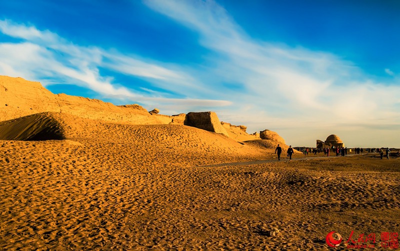 Ruine der ?Schwarzen Stadt“ in der Wüste Gobi