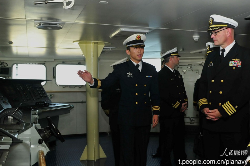 Flugzeugtr?ger ?Liaoning“ begrü?t Delegation der US-Marine