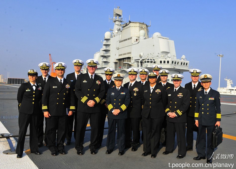 Flugzeugtr?ger ?Liaoning“ begrü?t Delegation der US-Marine
