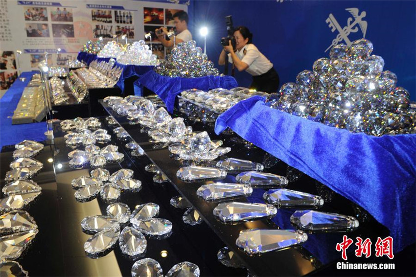 Gr??ter Kristallschmuggelfall in Guangdong aufgedeckt
