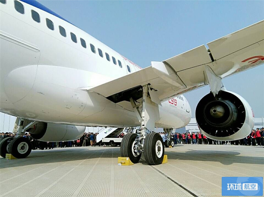 Chinas erster Jumbo im Bild