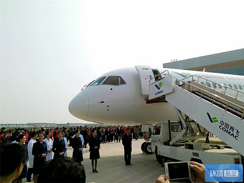 Chinas erster Jumbo im Bild
