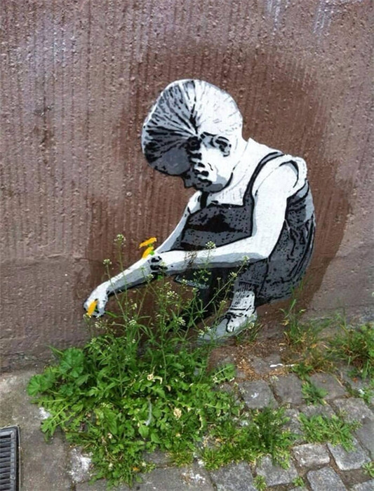 Perfekte Verbindung zwischen Stra?enkunst und Natur