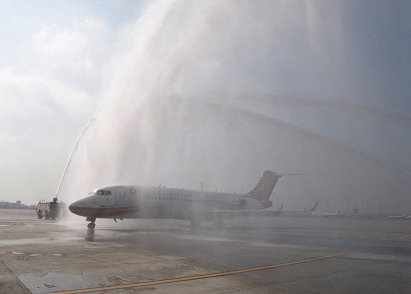 Chinas erster Regionaljet ARJ21 ausgeliefert