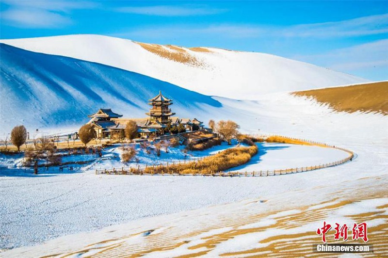 Schnee verwandelt Dunhuang in ein Meer aus Wei?