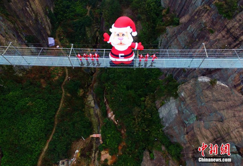 Riesiger Weihnachtsmann in der Provinz Hunan