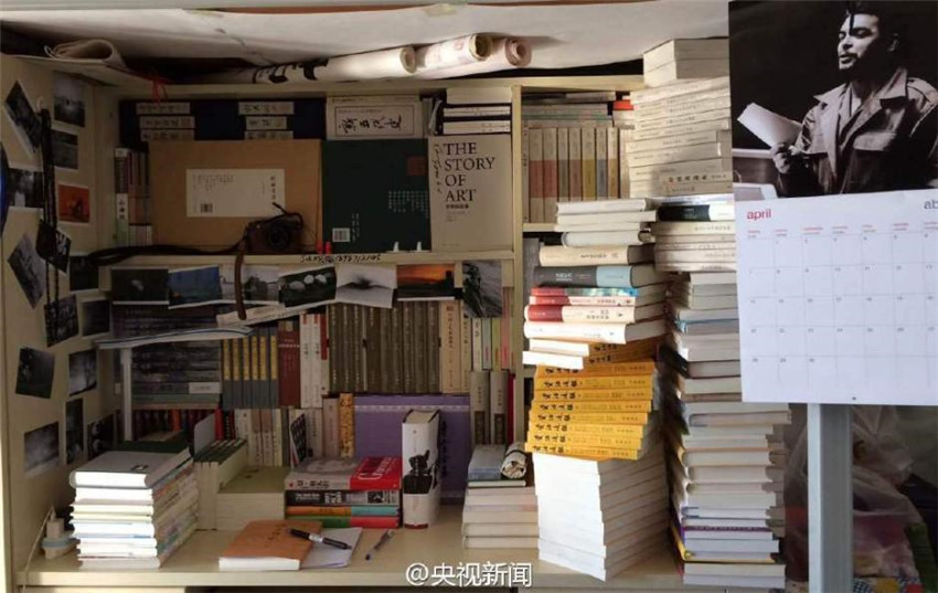 ?Bücher-Invasion“ im Studentenwohnheim