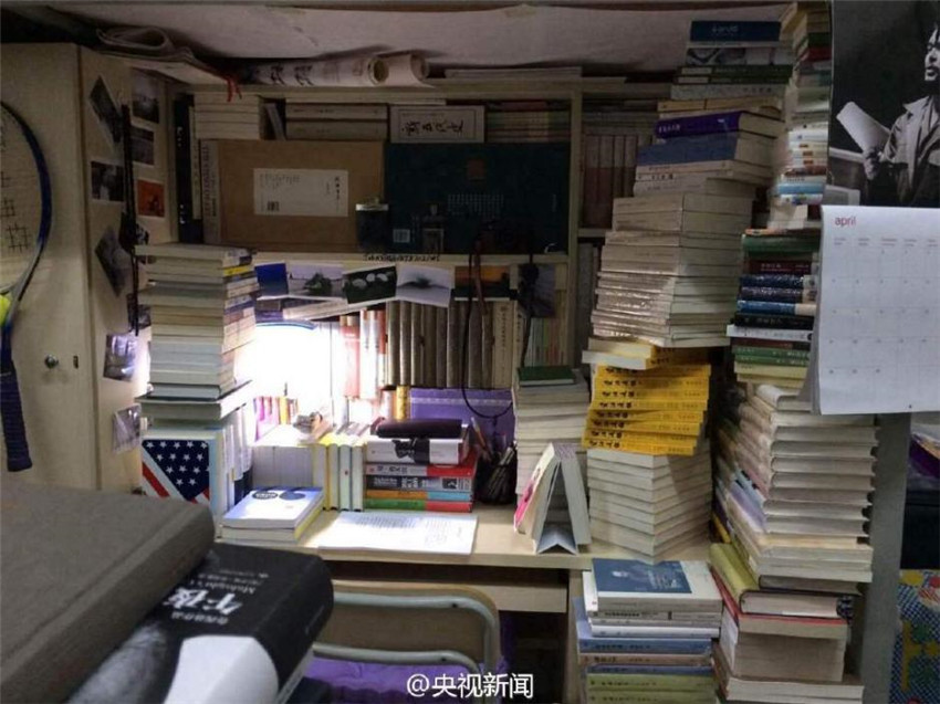?Bücher-Invasion“ im Studentenwohnheim