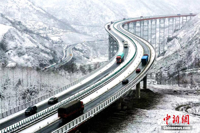 M?rchenhafte Autobahn in Sichuan