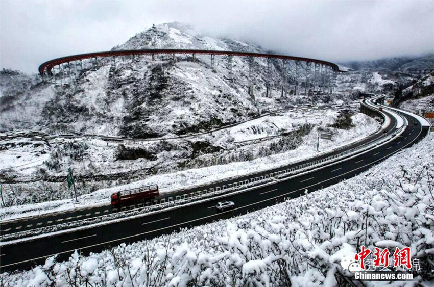M?rchenhafte Autobahn in Sichuan