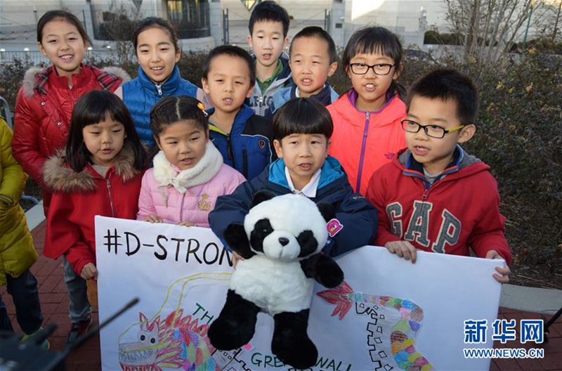 Chinesischer Botschafter schenkt krebskrankem Jungen Bildband der Gro?en Mauer