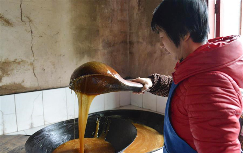 Guizhou: Bauer kreiiert spezielle Sü?igkeiten fürs chinesische Neujahr