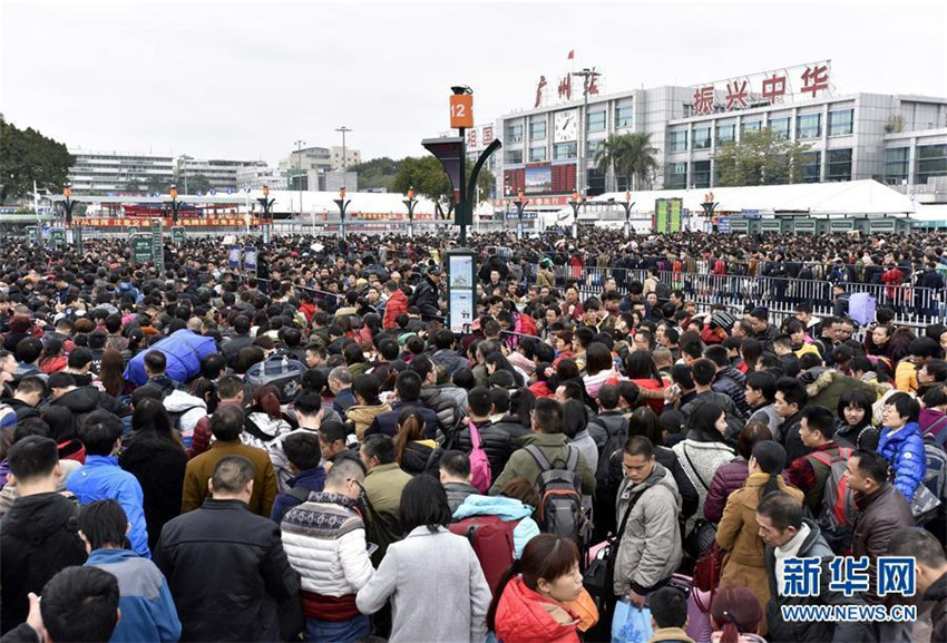 über 50.000 Passagiere am Guangzhouer Bahnhof gestrandet