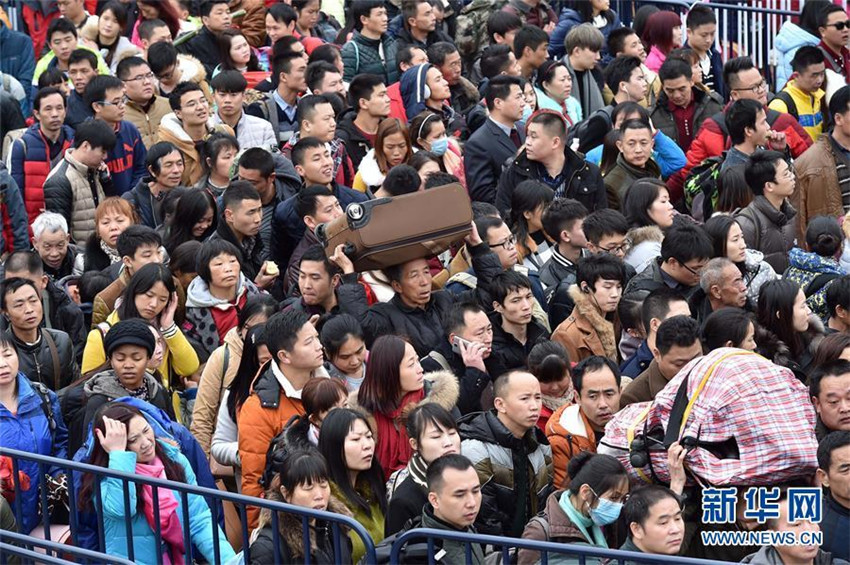 über 50.000 Passagiere am Guangzhouer Bahnhof gestrandet