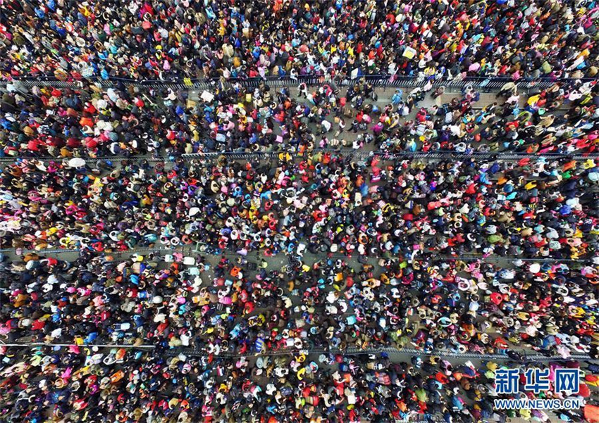 über 50.000 Passagiere am Guangzhouer Bahnhof gestrandet