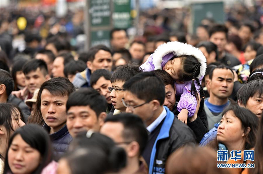 über 50.000 Passagiere am Guangzhouer Bahnhof gestrandet