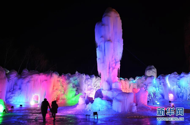 Spektakul?re Eiswasserf?lle in Hebei