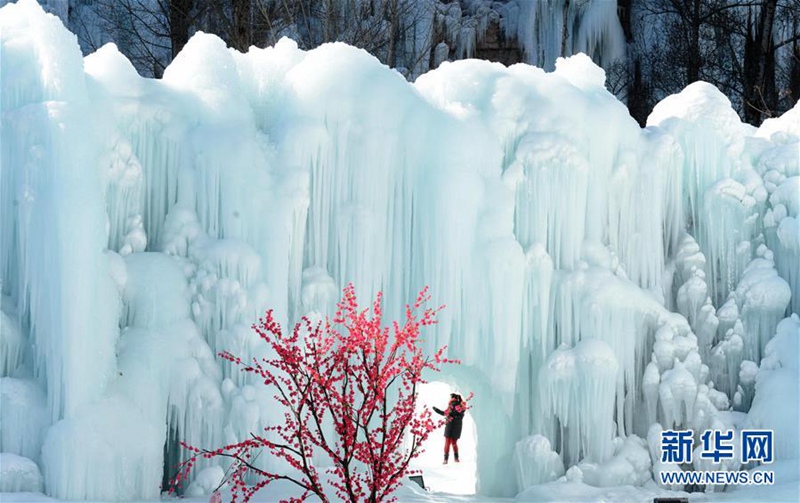 Spektakul?re Eiswasserf?lle in Hebei