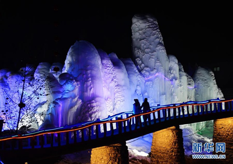 Spektakul?re Eiswasserf?lle in Hebei
